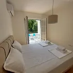 Blanc - With Riverside Villa Buna