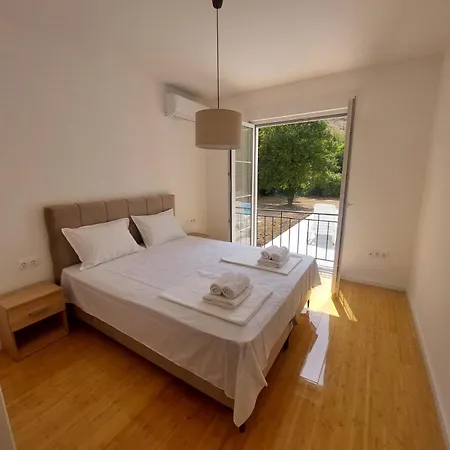 Blanc - With Riverside *