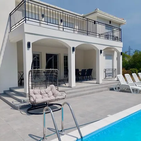 Villa Blanc - With Riverside *
