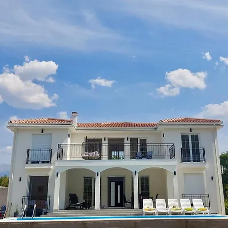 Blanc - With Riverside Villa Buna